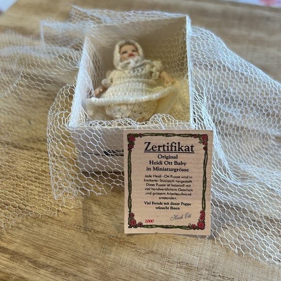 Miniature Vintage Original Heidi Ott Baby Doll in Her Own Bed Box Swiss Design - Picture 10 of 12